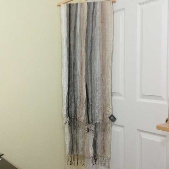 NWOT Vince Camuto scarf - Picture 2 of 7